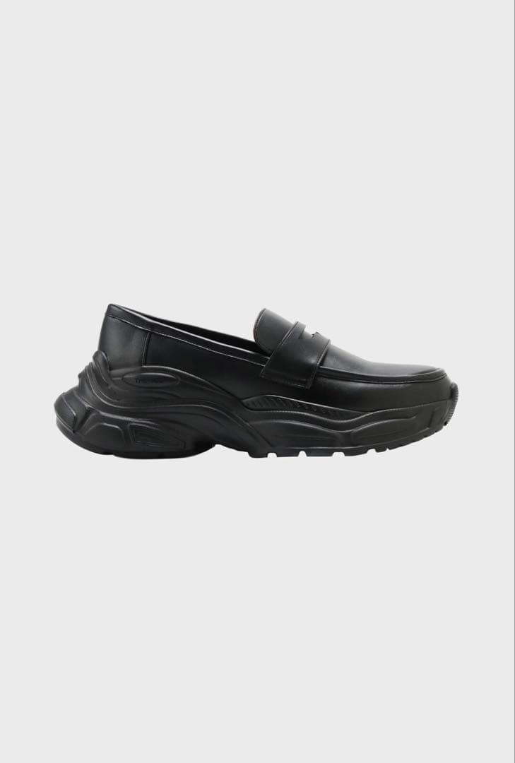 THETOE ブラックレザー厚底ローファー