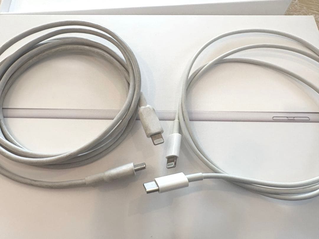 ア*ン様 ⭐️iPad 10.5インチ シルバー ペンシル&キーボード付き⭐️