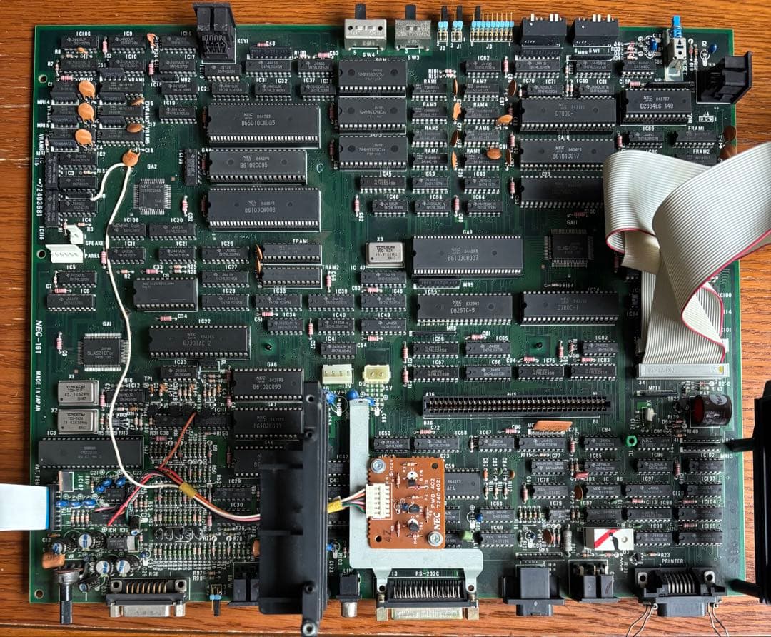 PC-8801mkIISR 本体とキーボード、15kHz液晶モニタ付き動作品