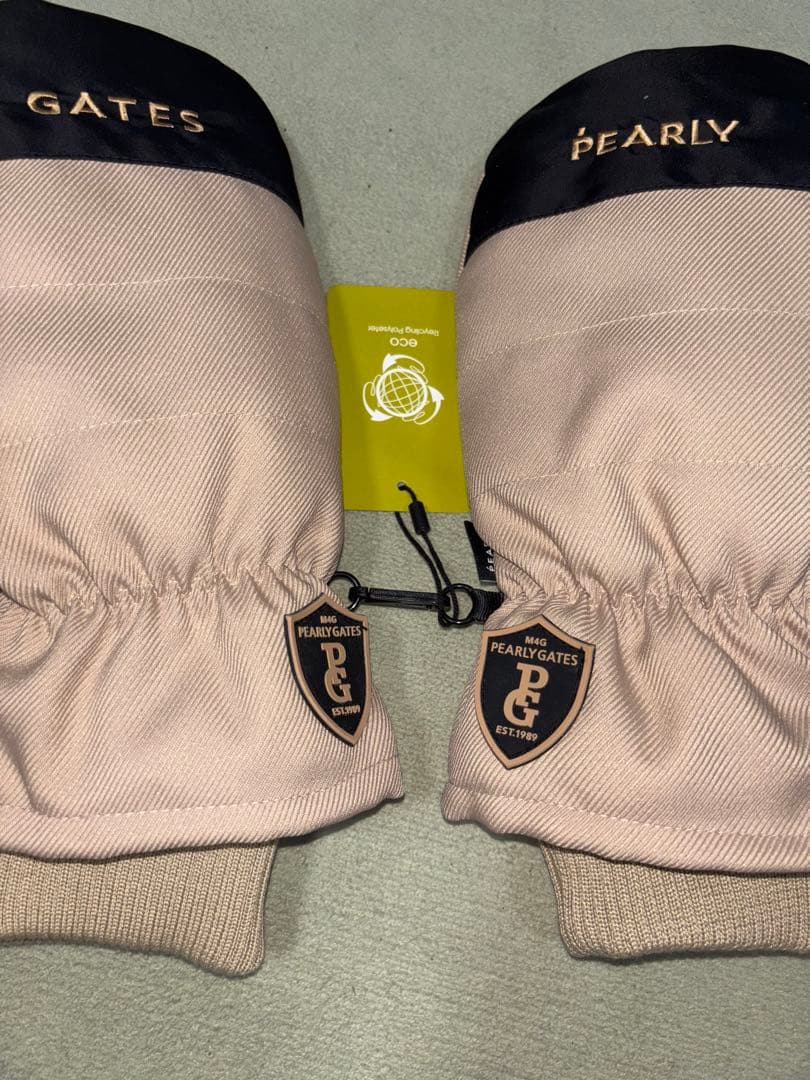 （新品）パーリーゲイツ、防寒ミトングローブ、ベージュと黒色、完売品