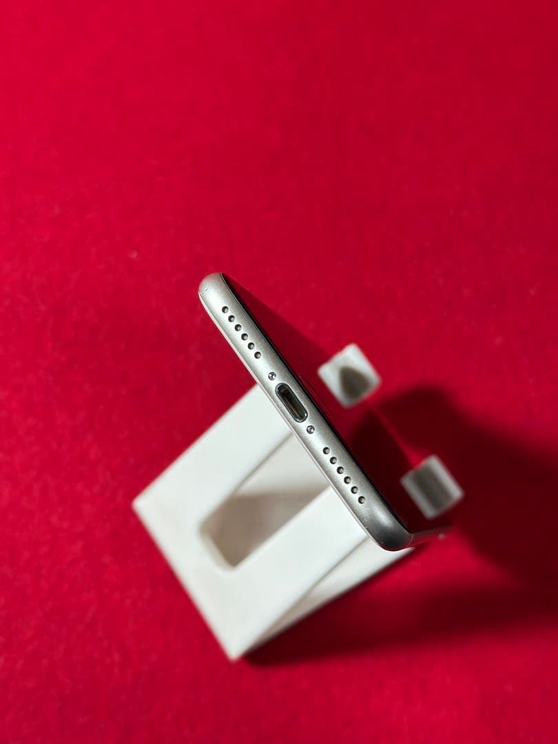 【7644】iPhone SE3第3世代スターライト 64GB simフリー