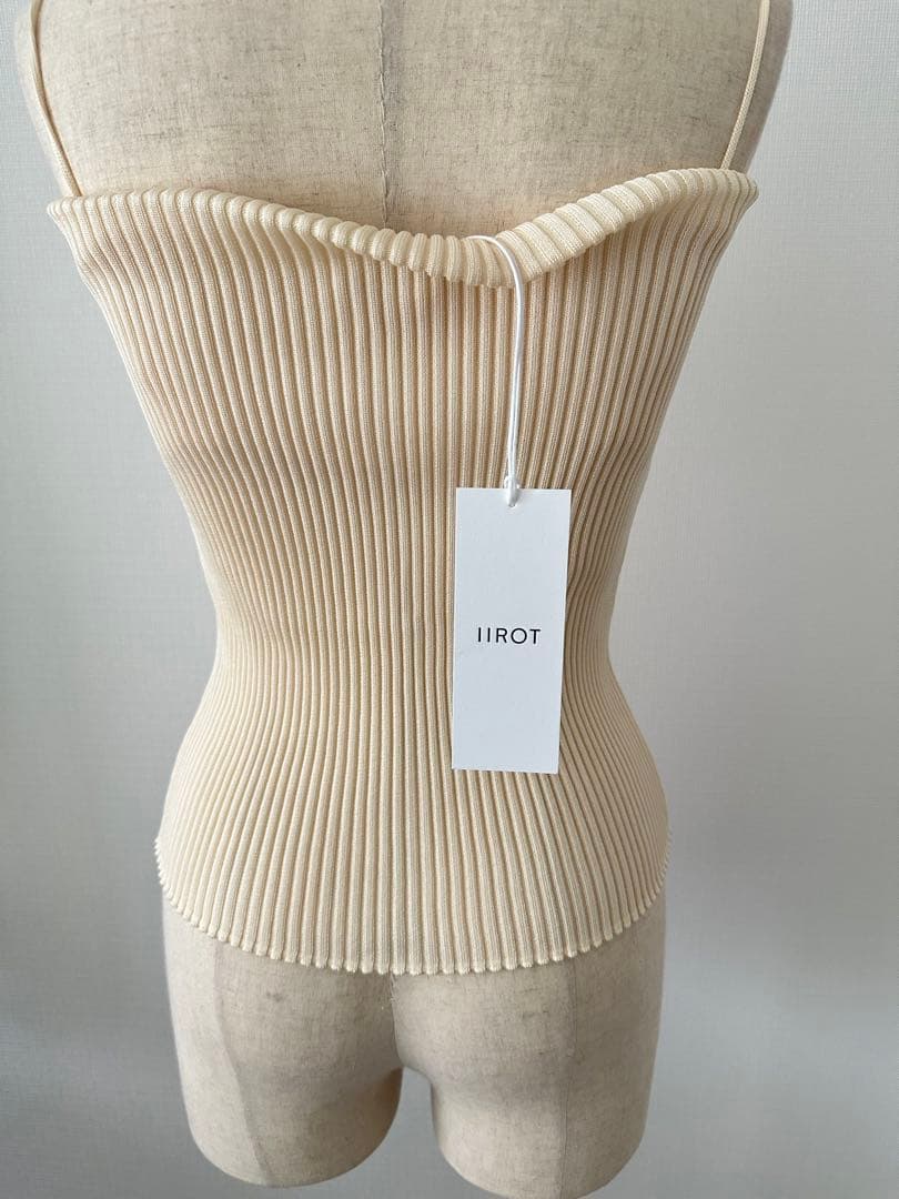 IIROT イロット　新品未使用　ベージュ リブ編み オフショルダーキャミソール