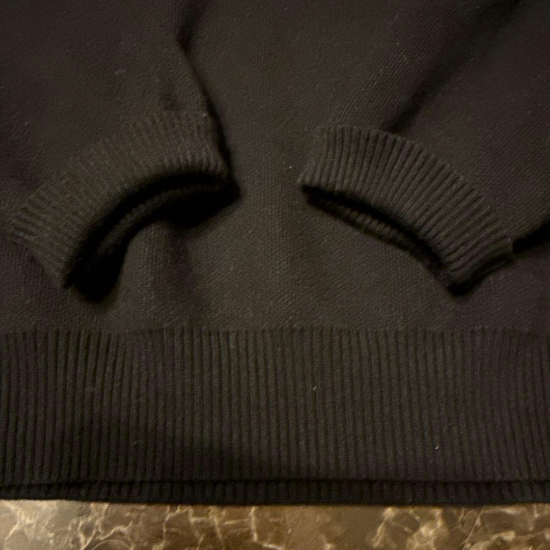 最終価格黒 ロゴ入りニットセーター ポケット付き