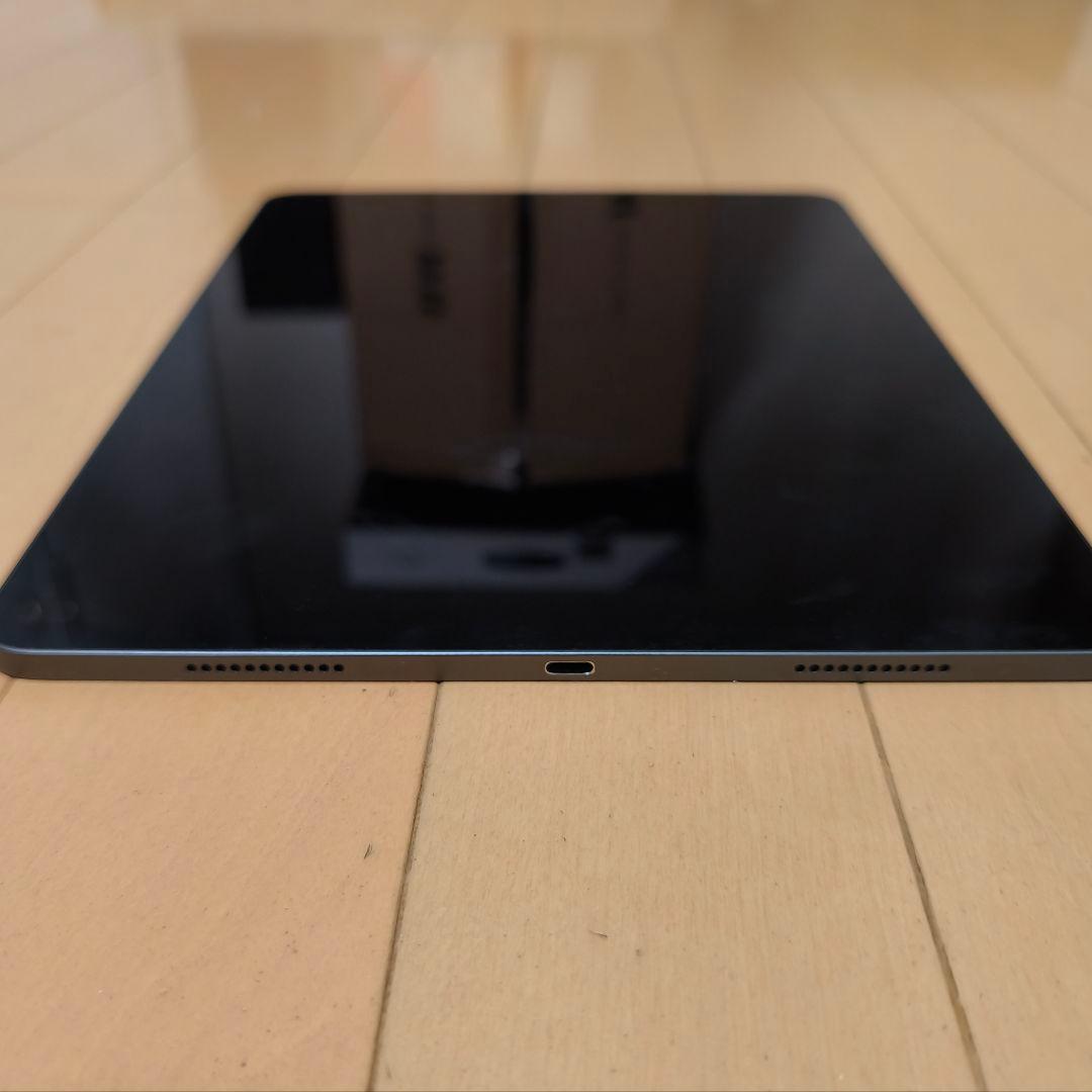 Apple iPad Pro 12.9インチ (第5世代)　別売ケース付属