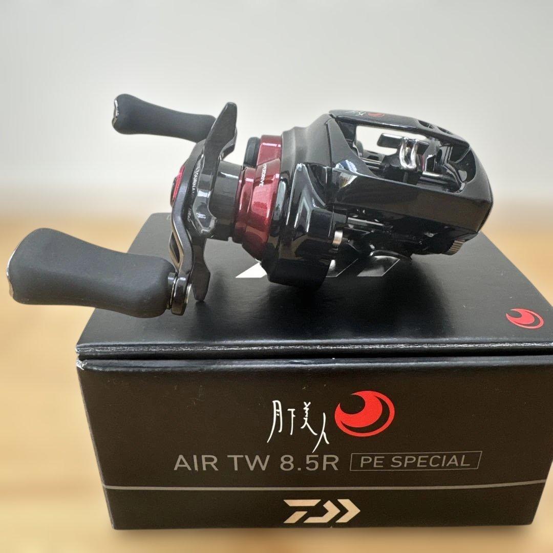 Daiwa 月下美人　AIR TW 8.5L ベイトリール 黒/赤