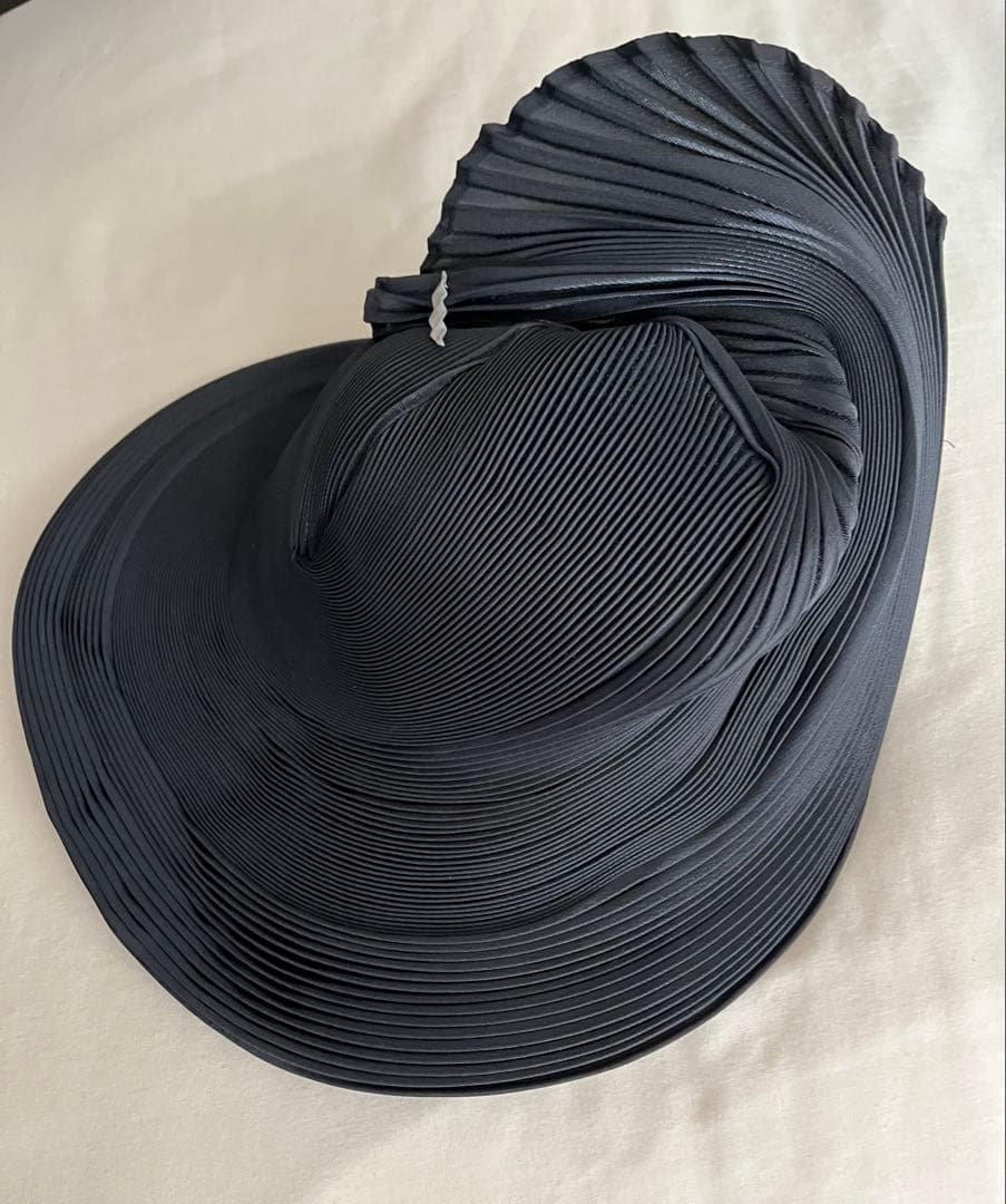 （NZ101）イッセイミヤケ　プリーツデザイン ハット