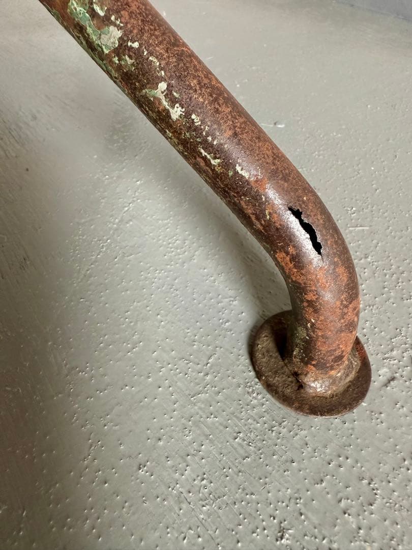 鉄脚 椅子 モケットチェア 電車？