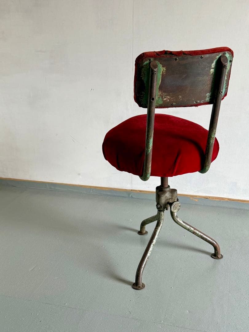 鉄脚 椅子 モケットチェア 電車？