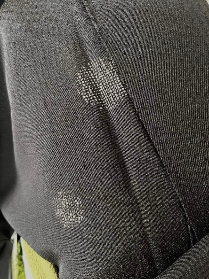 【小紋】　濃紺お召絹地に 雪輪　飛び柄　彫りと染め作家物　素敵な装い