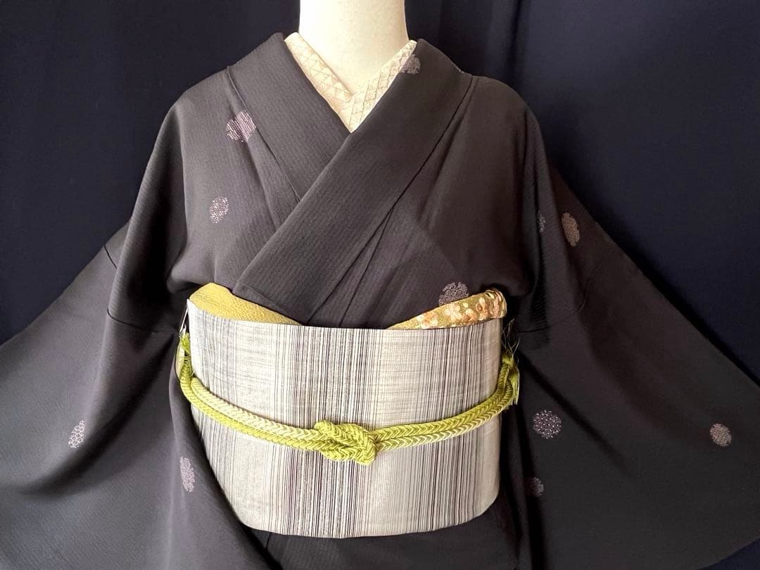 【小紋】　濃紺お召絹地に 雪輪　飛び柄　彫りと染め作家物　素敵な装い