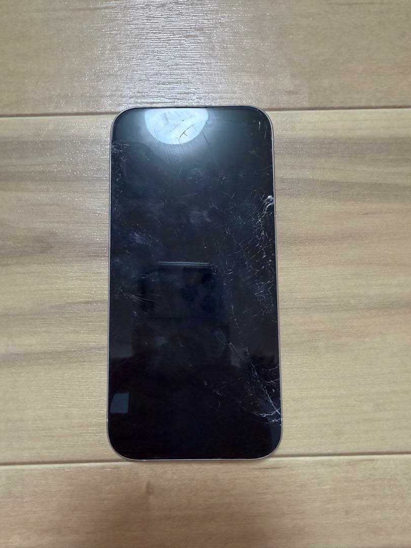 【ひろ】iPhone15Pro 256GB ホワイトチタニウム