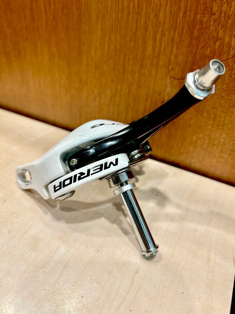 【貴重な白×黒キャリパーブレーキ】MERIDA品ドレスアップ用★カッコいいです！