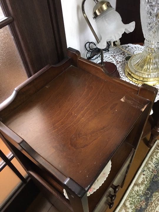 サイドテーブル