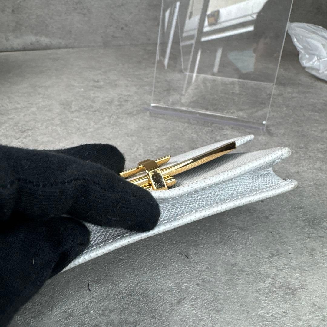 美品！サルヴァトーレフェラガモ カードケース ガンチーニ　レザー名刺ケース