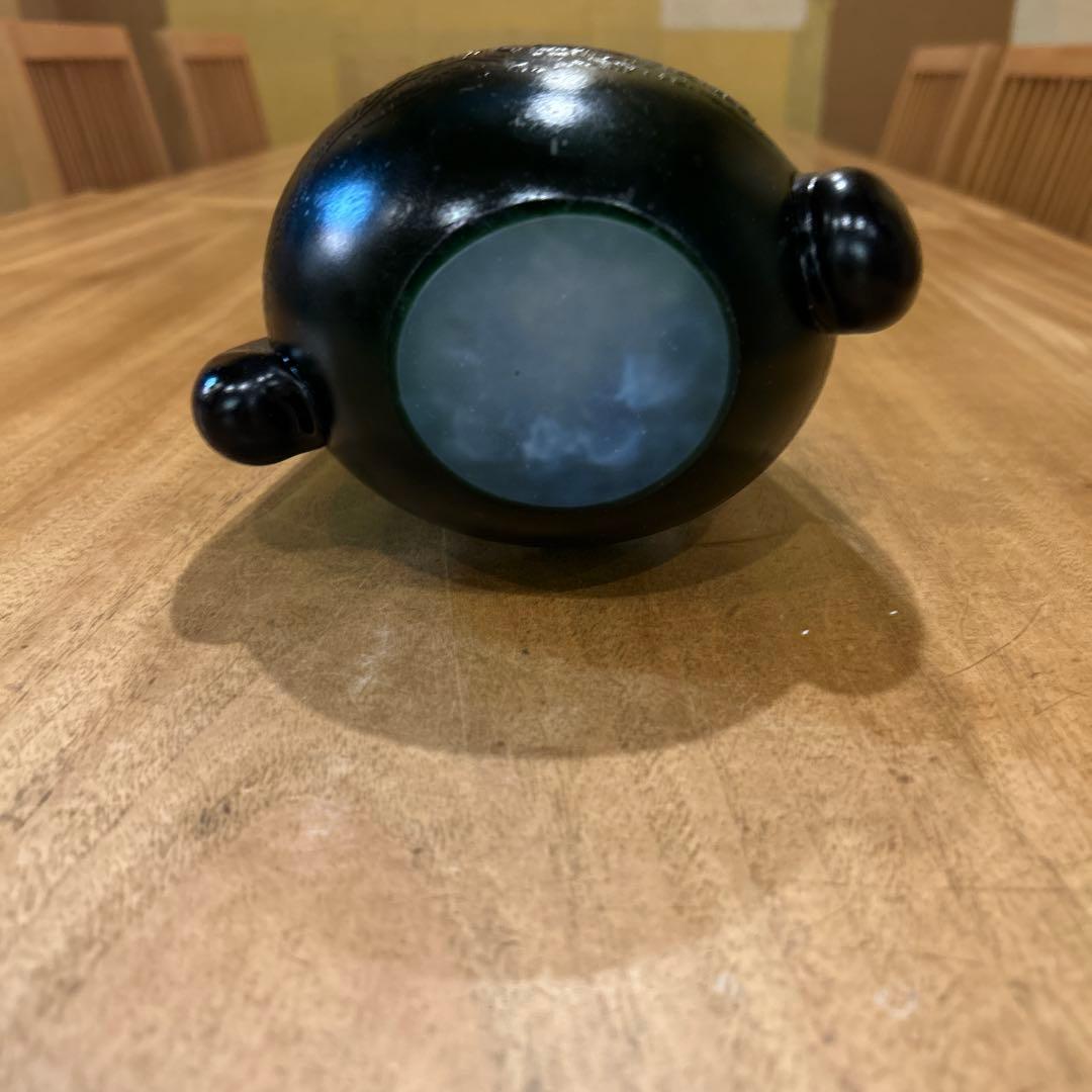 中国製　透かし彫刻花瓶　ガラス　緑松