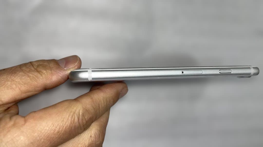 S*）様 超美品　Apple iPhone8 64GB SIMフリー（本体）