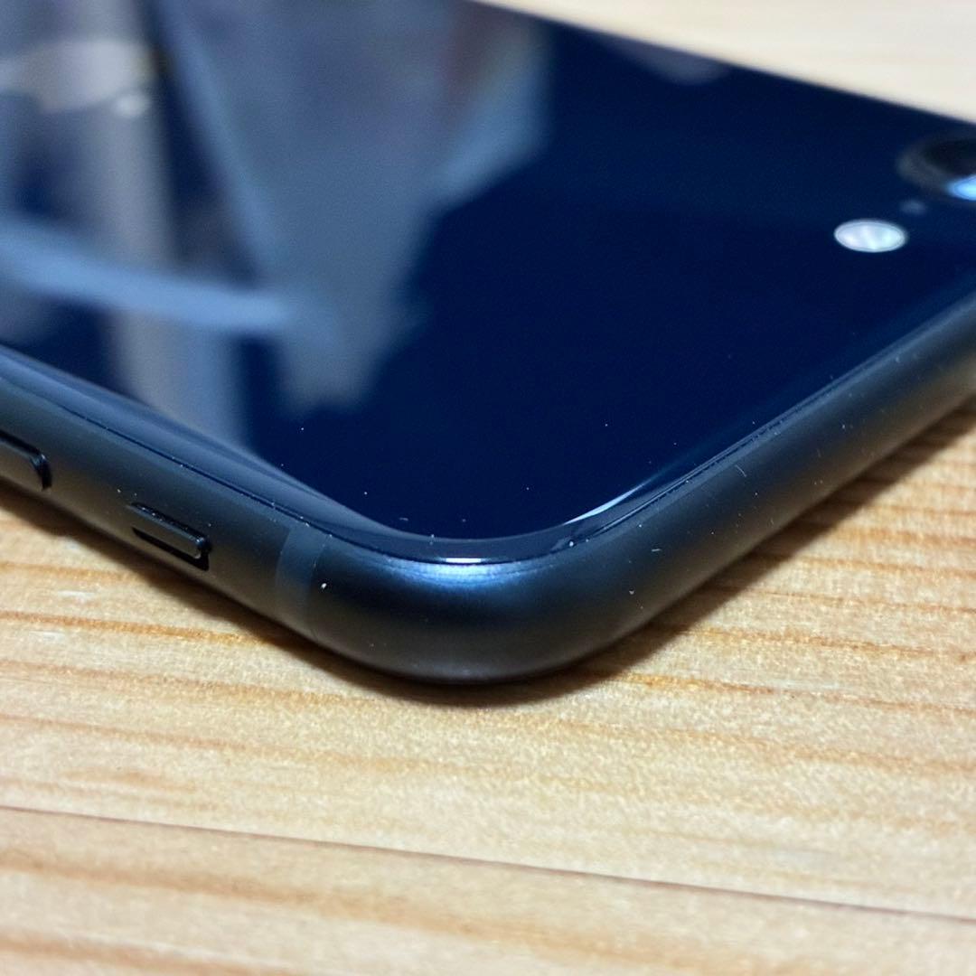 エ*ツ様 バッテリー新品　iPhoneSE第3世代64GB SIMフリー　美品