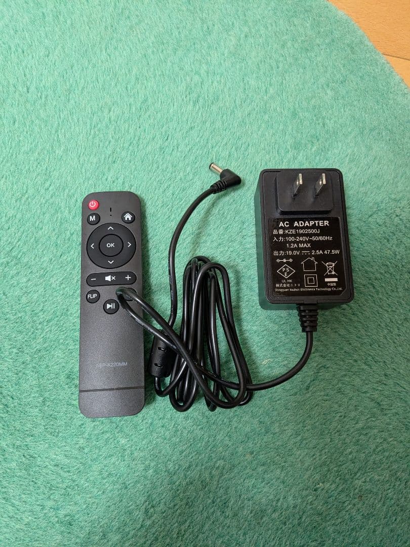 ☆一度開封したのみ　ニトリ　家庭用液晶プロジェクター　NEP-K220MM☆