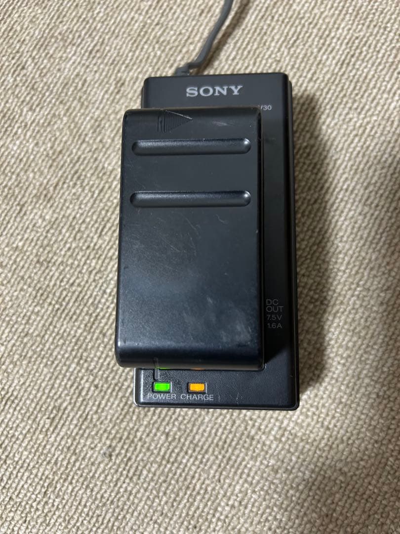 シ*ジ様 【新品未使用】SONY CCD-TR212 本体＋AC-V30充電器＋