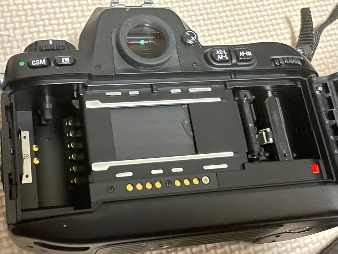 NIKON F１００ フィルムカメラ　バッテリーグリップ、ストラップ