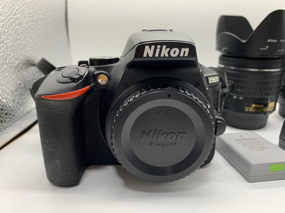 デジタル一眼カメラ Nikon D5600 レンズ2個付き（標準・単焦点