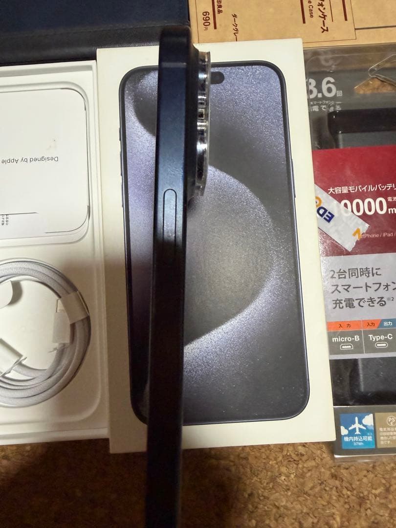 送料込み新品モバイルバッテリ付Apple iPhone15Promax256GB