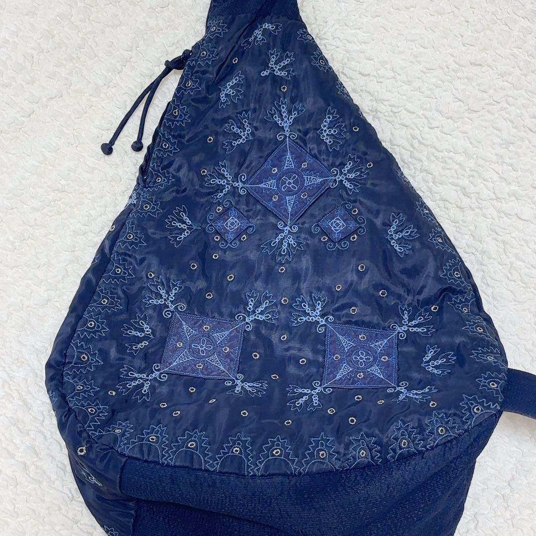 HAAT TAMASHA イッセイミヤケ 刺繍 ボディバッグ ショルダーバッグ