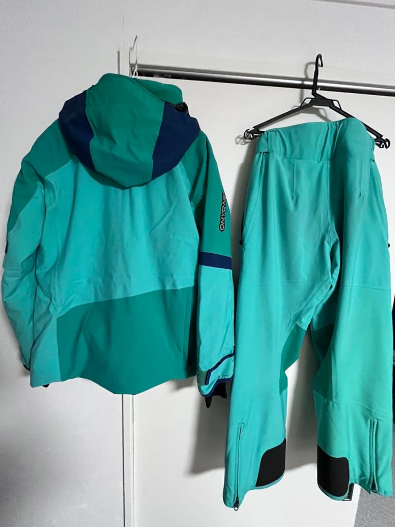 ONYONE スキーウェア　デモチーム限定　グリーン　M ワッペン跡あり