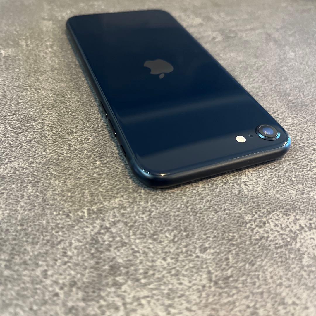 【美品】iPhoneSE 3世代　64GB SIMフリー バッテリー100%