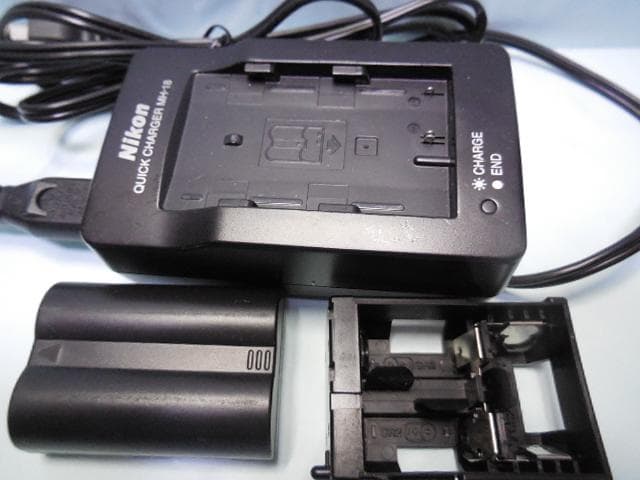 Nikon D70 デジタル一眼レフカメラ