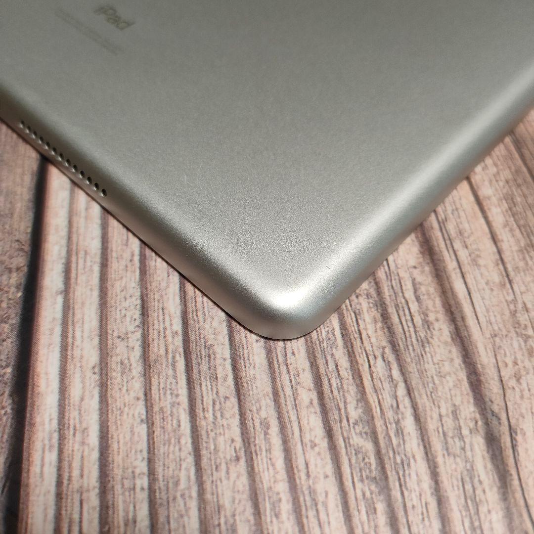 iPad 第8世代 32GB SIMフリー 美品