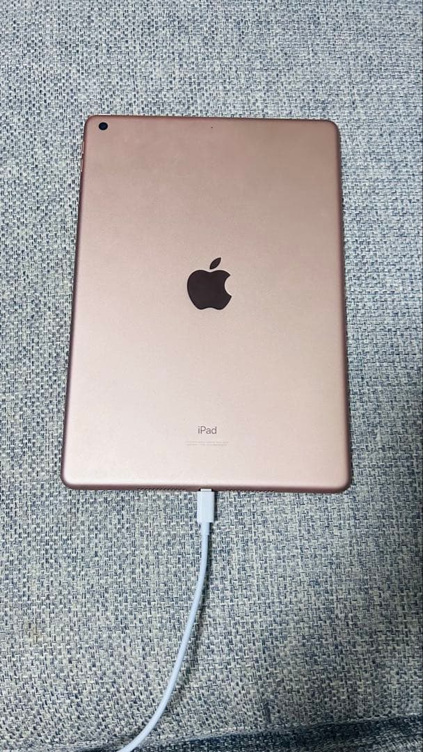 iPad 第8世代 32GB Wi-Fi 本体のみ／箱・純正カバー付き