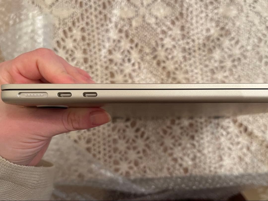 MacBook スターライトM2チップ搭載　13インチ