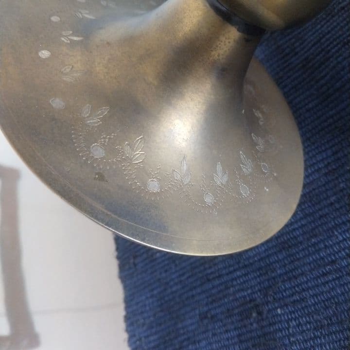 アンティークコンフォート⭐︎花模様の高脚 器⭐︎金属製⭐︎高さ約15㎝