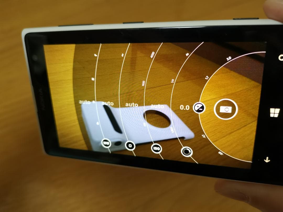 Nokia Lumia 1020 White + カメラグリップ