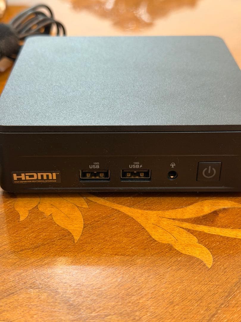 ASUS NUC ミニPC HDMI USBポート付き