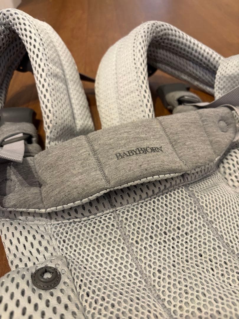 ベビービョルン抱っこ紐　ベビーキャリア Harmony