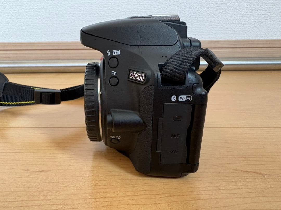 Nikon D5600 デジタル一眼レフ ダブルズームキット