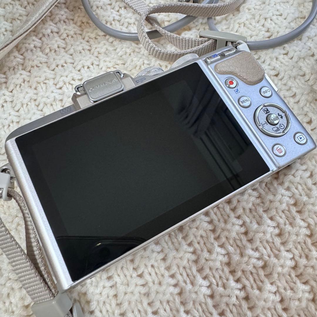 OLYMPUS PEN E−PL8 ダブルズームレンズキット