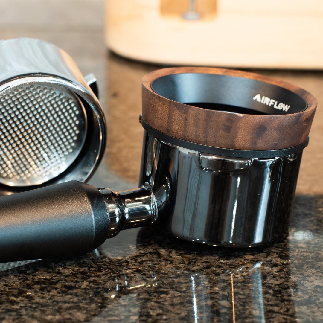 DeLonghi デロンギ デディカ EC680M エスプレッソマシン