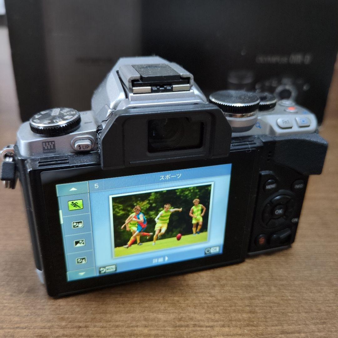 ショット数3194！OLYMPUS　OM-D E-M10シルバーボディのみ