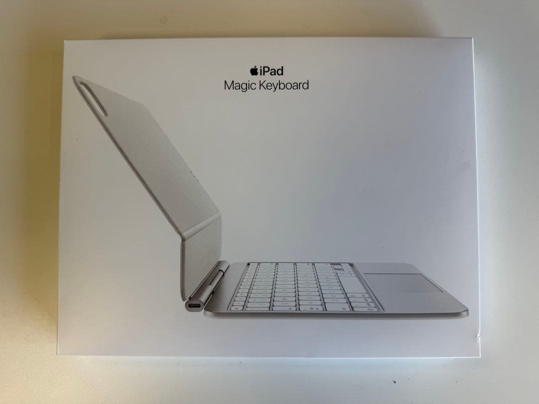 11iPad Pro（M5）用 Magic Keyboard ホワイトほぼ新品