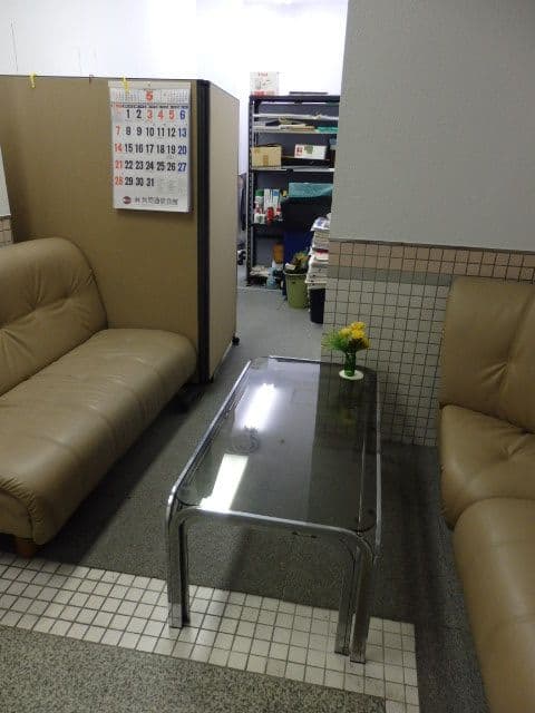 本革でかなりしっかりしてます。クッション性は抜群です。