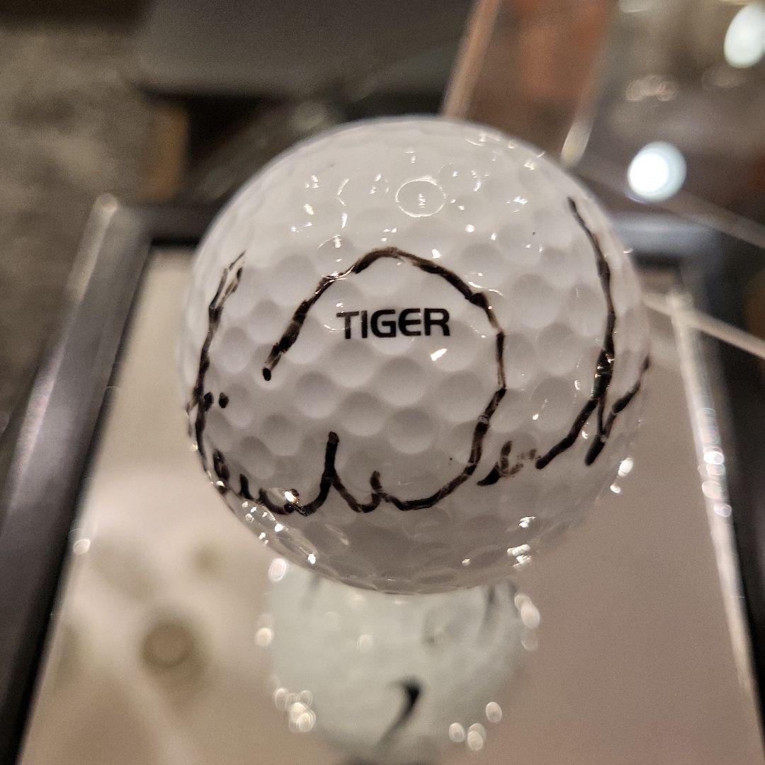 タイガーウッズ直筆サインボール