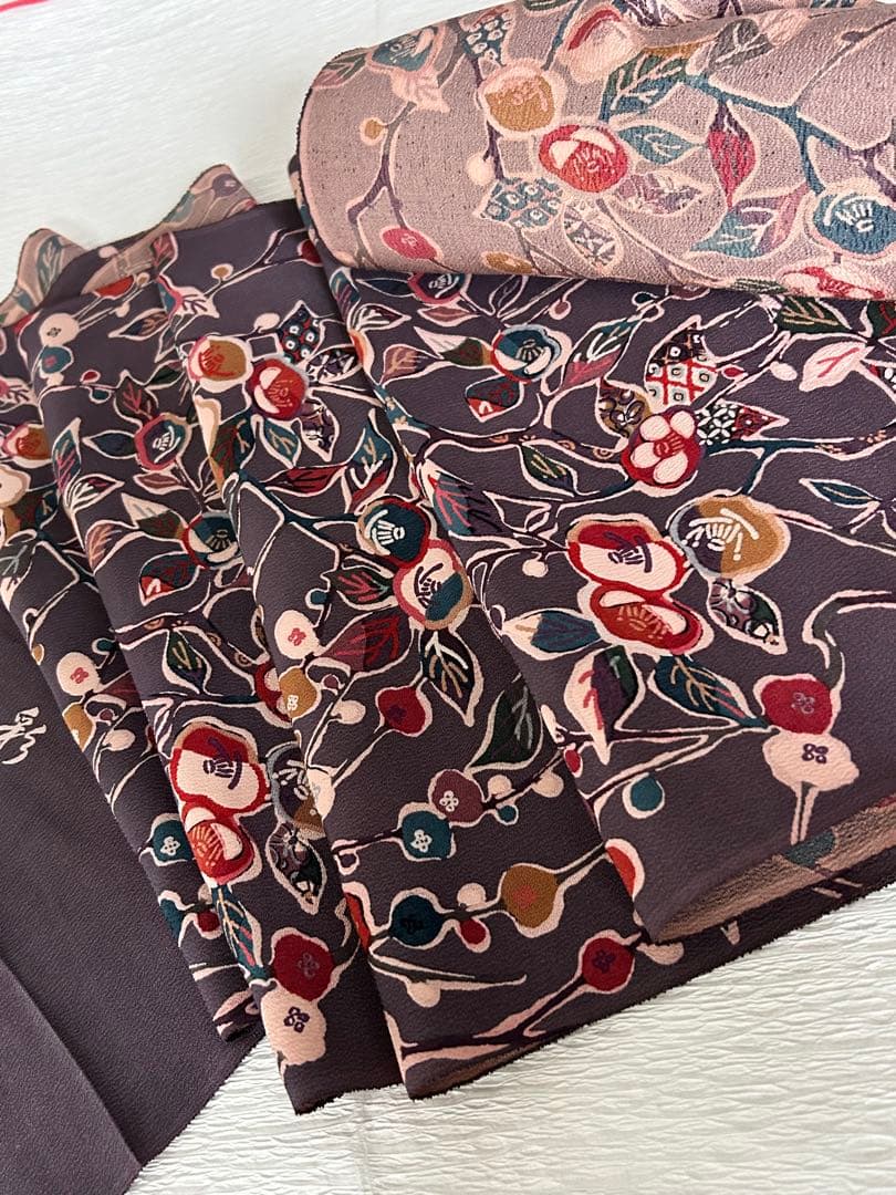 i-na　おしゃれな正絹小紋　彩のきもの　八重花紋