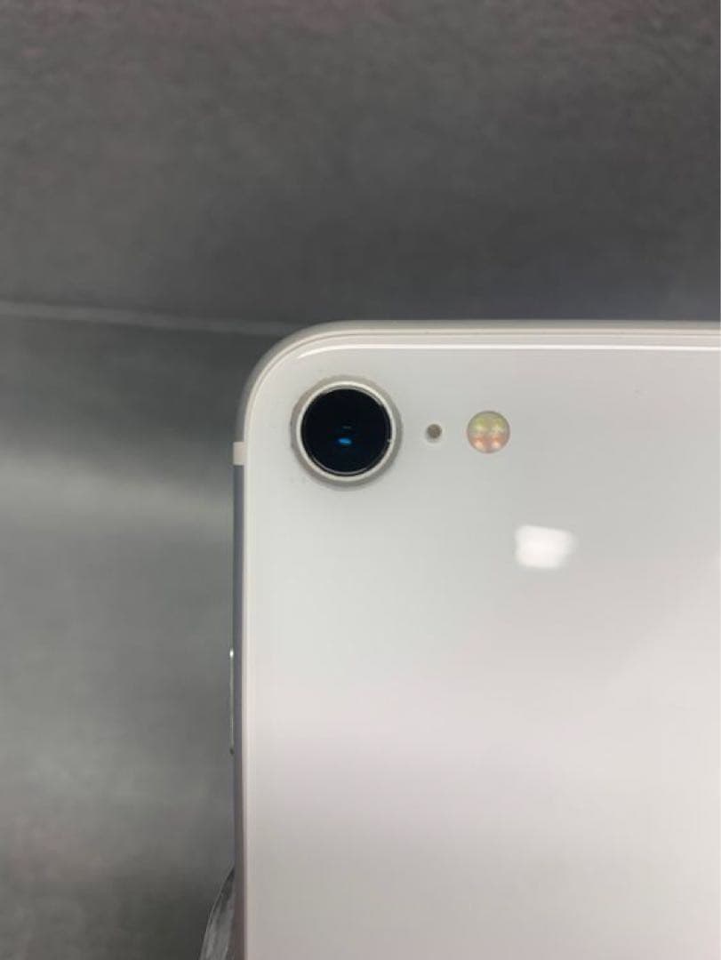 美品　国内版　SIMフリー　iPhoneSE 第2世代　 64GB ホワイト色