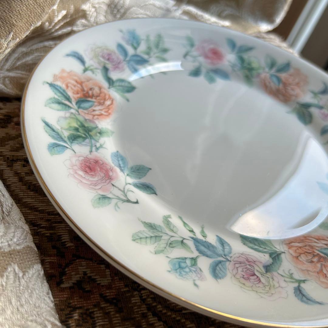  MistRose ──静かな英国の春を閉じ込めたプレート 2枚