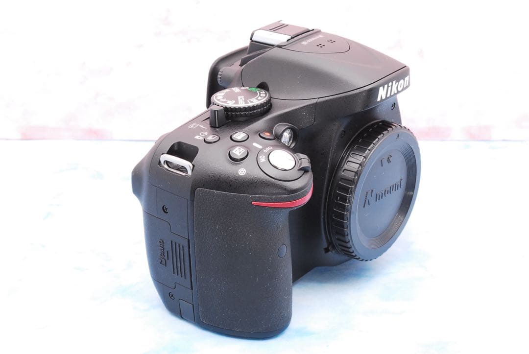 ニコン D5200☆一眼レフカメラ☆手ぶれ補正Wレンズ☆美品＆ショット数少！