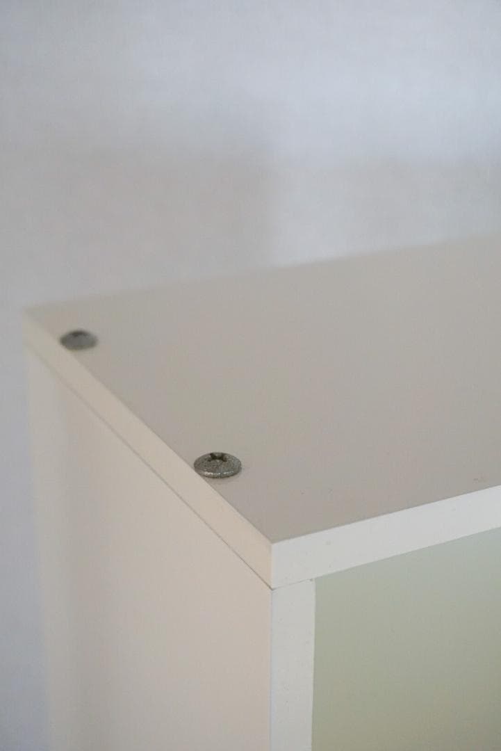 White Shelf / 丸窓