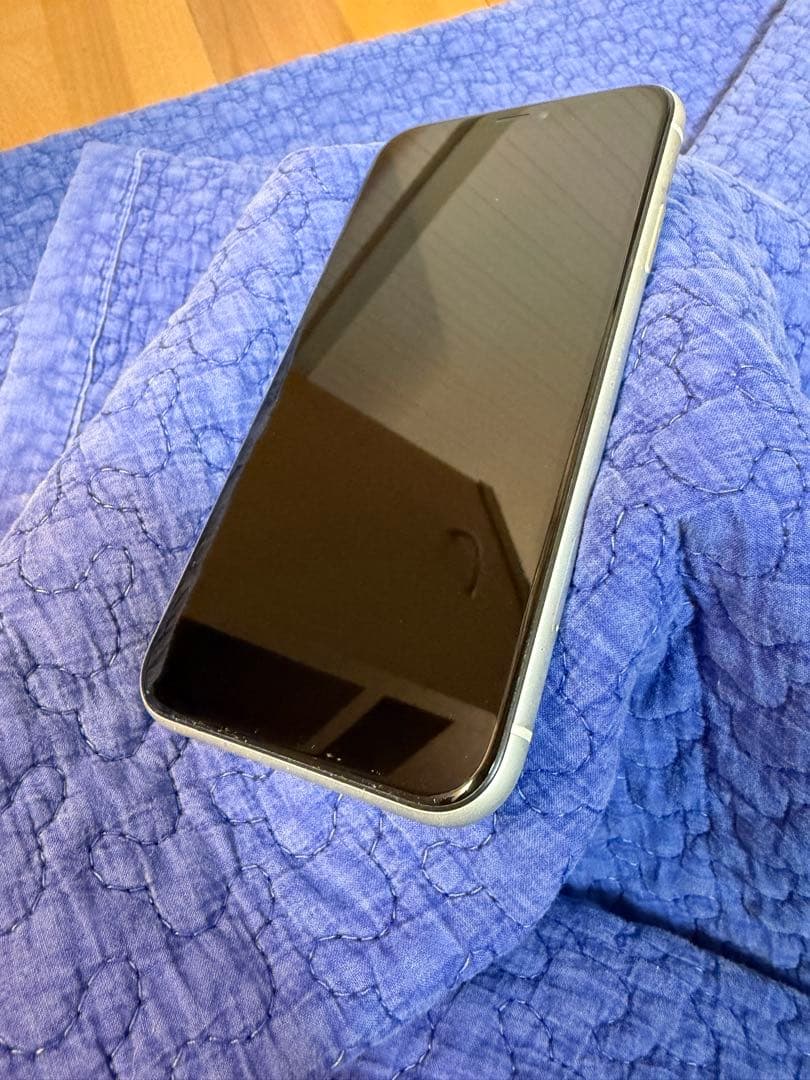 m*i様 iPhone XR 美品 128GB ホワイト 本体 新品ガラスフィル